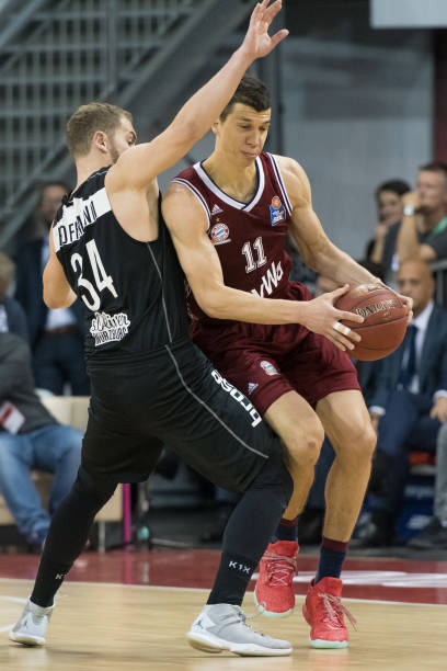 频频突围传 频频突围传