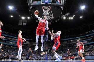 赛中攻入两 赛中攻入两